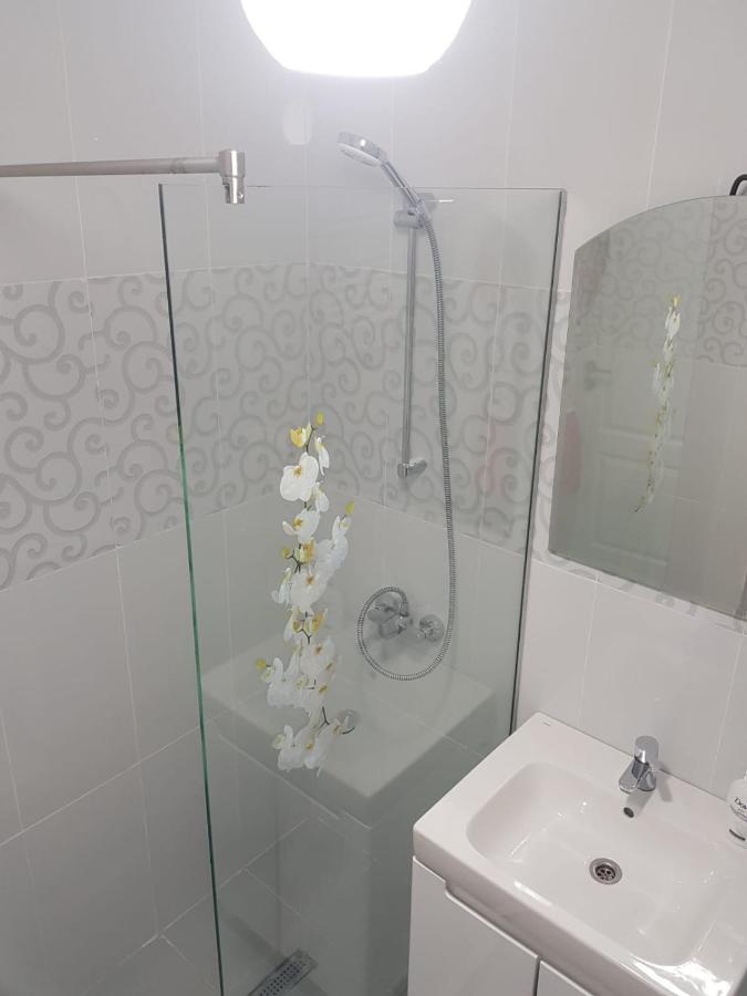 Unique Residence Apartament Нэводари Экстерьер фото
