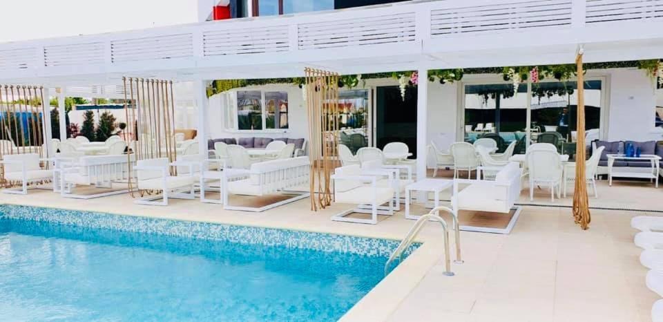 Unique Residence Apartament Нэводари Экстерьер фото